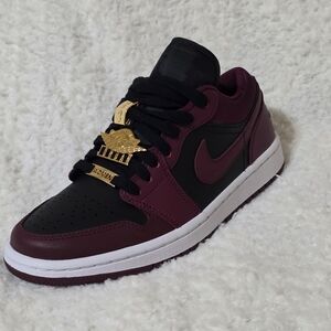 Jordan 1 Low SE beetroot Maroon.